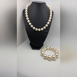 Classic Cream Pearl Necklace and Bracelet Set